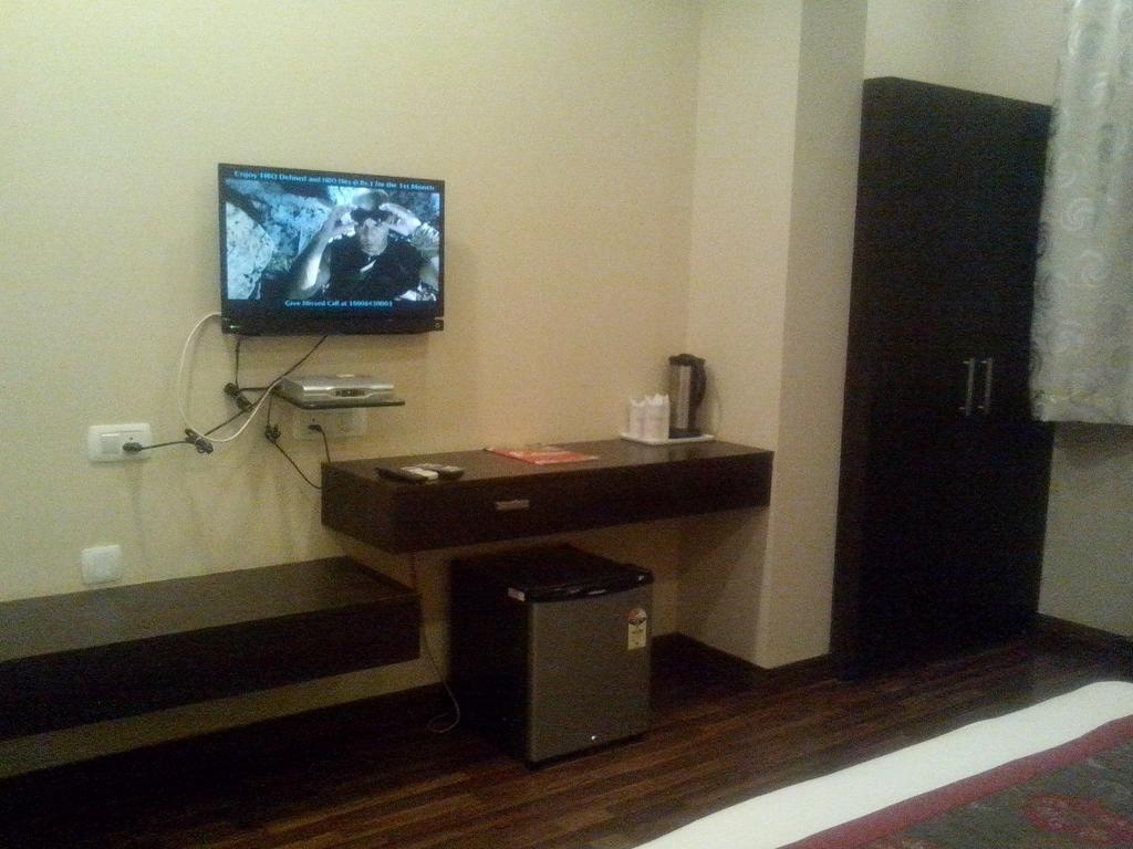 Hotel Krishna International Vrindāvan Habitación foto